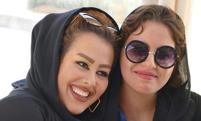 Modisch, selbstbewusst - junge Frauen im Iran