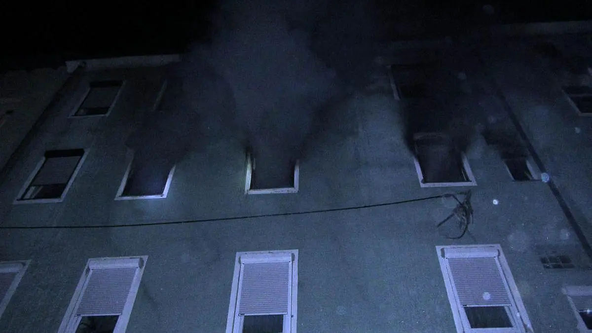 Aus den Fenstern drang dichter Rauch