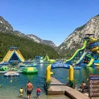 So könnte der Leopoldsteinersee mit einem Wasserpark aussehen