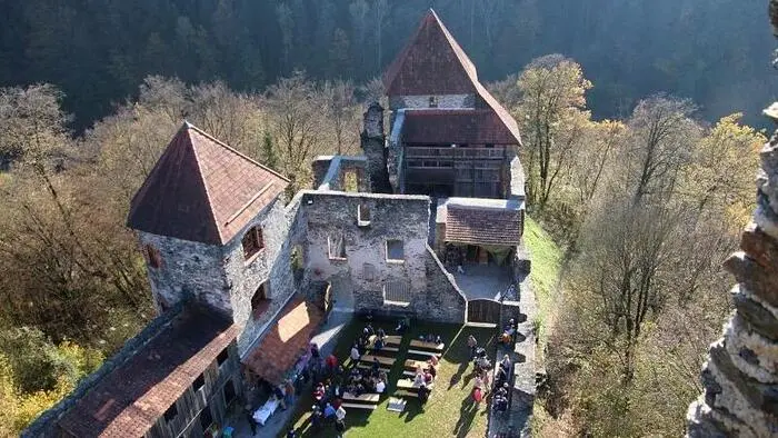 Die Burgruine Krems