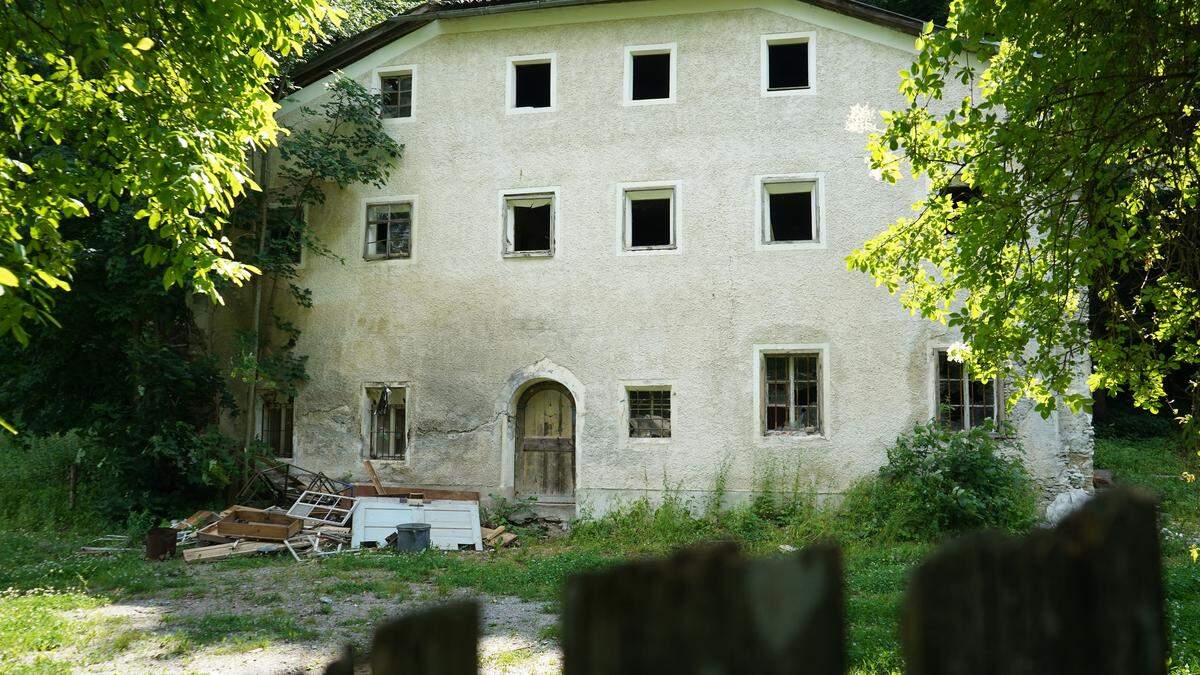 Der unter Denkmalschutz gestandene Schlossmoarhof wird abgerissen, das entschied das Landesdenkmalamt. Wird an seiner Stelle ein Hotel folgen?