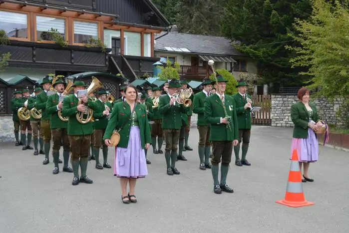 Danach folgte ein gemeinsamer Umzug zum Rüsthaus der Feuerwehr Pusterwald, wo anschließend der Festakt stattfand.