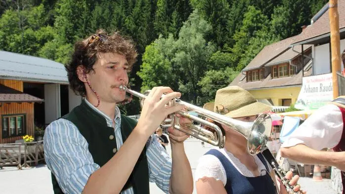 Bereits zum dritten Mal organisierten die Mitglieder der Dorfgemeinschaft den beliebten Kirtag in Geistthal mit einem bunten Programm für alle Altersgruppen.