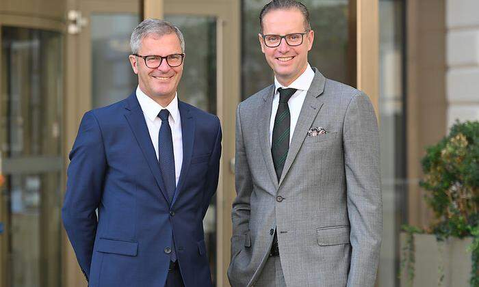 Erfried Bäck (links), Präsident der Notariatskammer für Kärnten und Vizepräsident Werner Stein laden gemeinsam mit den Kärntner Notaren wieder zu den Beratungstagen nach Klagenfurt und Villach	