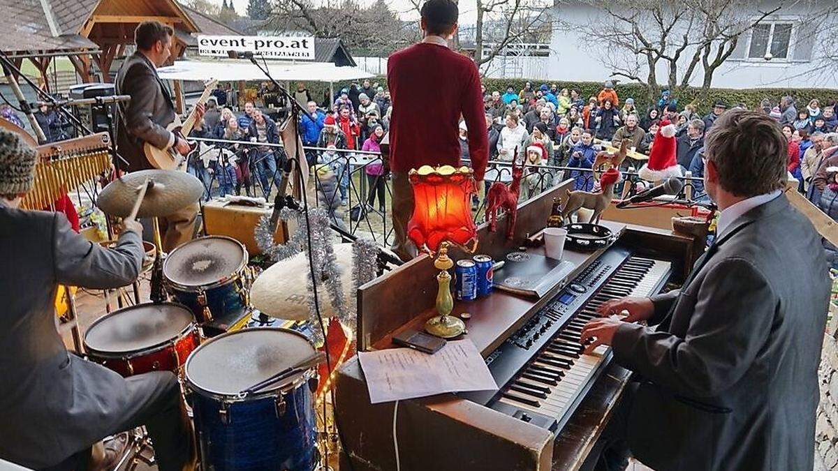 Die &quot;Old School Basterds&quot; spielten am Balkon in der Weizer Wiesengasse auf