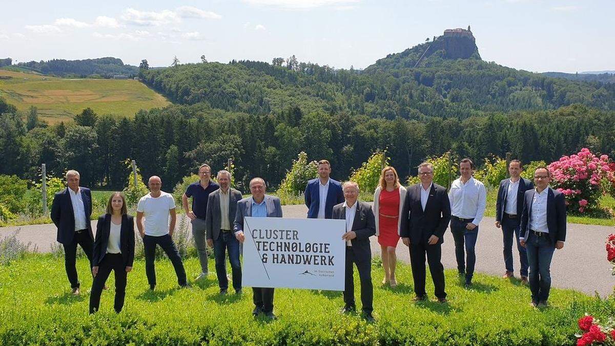 Vertreter der Leitbetriebe um Gruppensprecher Florian Lugitsch (Mitte) und des Steirischen Vulkanlandes 