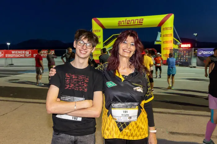 Laufend, walkend oder gehend ging es für die rund 1000 Teilnehmerinnen und Teilnehmer über die Start- und Landebahn.