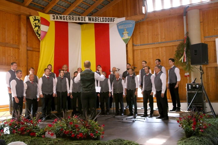 Neben dem Veranstalter Sängerrunde (SR) Wabelsdorf (Foto) wirkten weiters der Gemischte Chor Griffen, die Jaklinger Sänger, der Kinderchor der Volksschule (VS) Wabelsdorf, der Finanzchor Villach sowie das Quartett „Vox ad libitum“ mit. 