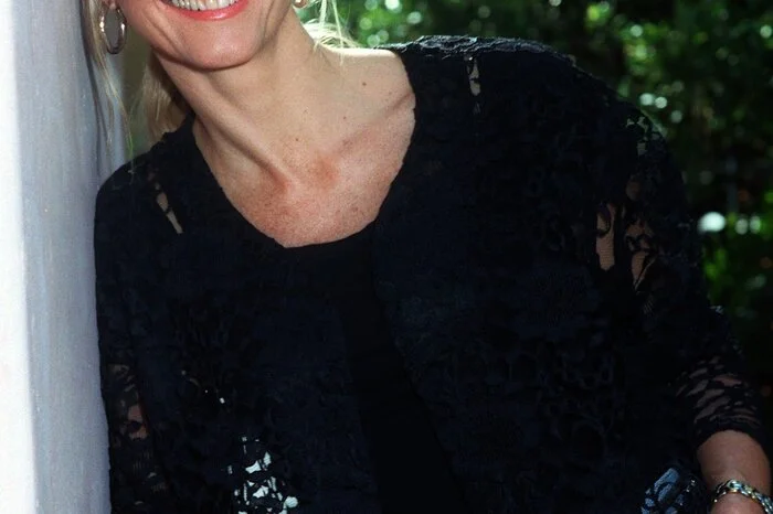Newton-John kämpfte seit Jahrzehnten gegen Krebs an. "Olivia war ein Symbol für Sieg und Hoffnung, mehr als 30 Jahre lang, in denen sie ihren Weg mit Brustkrebs teilte", hieß es auf Instagram. Bild: Olivia Newton-John 1990