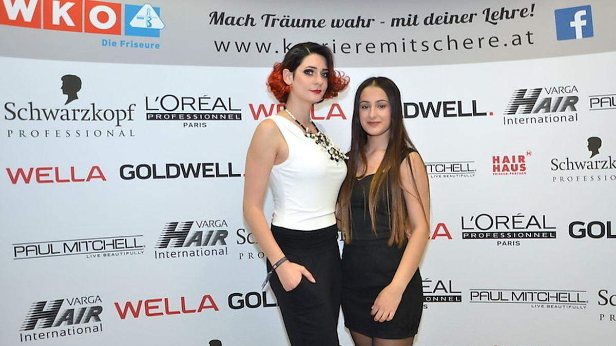 Gentiana Ulluri (rechts) mit dem Haarmodel, das sie frisiert hat