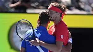 Alexander Zverev und Novak Djokovic 