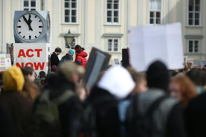 Große Auswirkungen hatten die Klima-Demos der Schüler unterdessen auf den ohnehin starken Freitagsverkehr in der Wiener City.