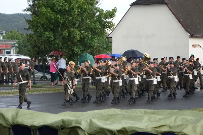Die Militärmusik Burgenland führte den Aufmarsch der Rekruten an, die Freitag Abend angelobt wurden.