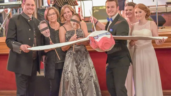 BRG-Direktor Norbert Santner, die Klassenvorstände Brigitte Poppernitsch und Gerhild John sowie die Maturanten Konstantin Urban, Anna Lena Wappis und Lea Berger