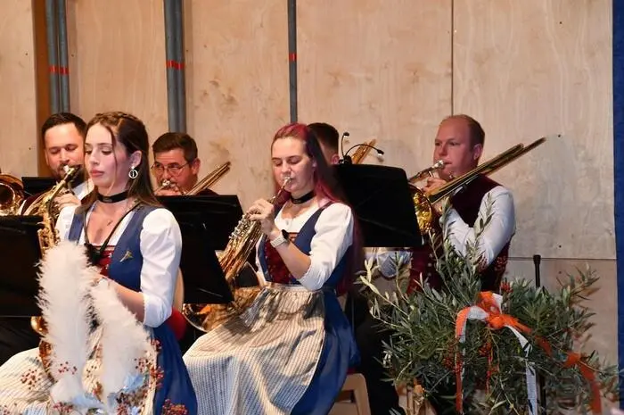 Musikalischer Abschluss und auch Höhepunkt des Festkonzertes war schließlich die Österreichische Bundeshymne.