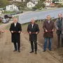 Vertreter von Land, Gemeinde, Stadtwerke und den beteiligten Firmen nahmen die Anlage in Betrieb