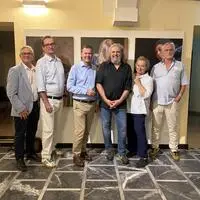 Fotograf Peter Purgar (3. v. r.) stellt im Leibnitzer Rathaus aus