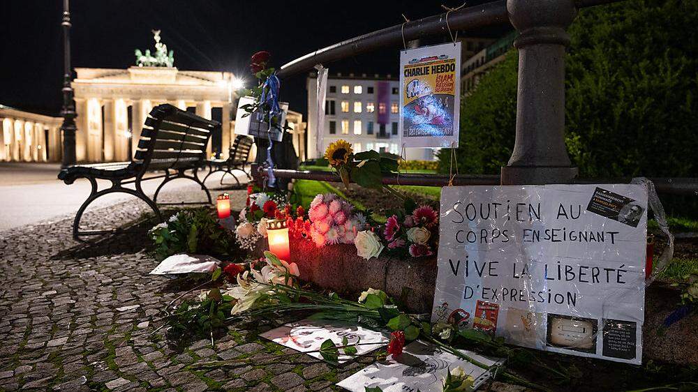 In Berlin gedachte man dem Ermordeten immerhin mit Blumen und Kerzen