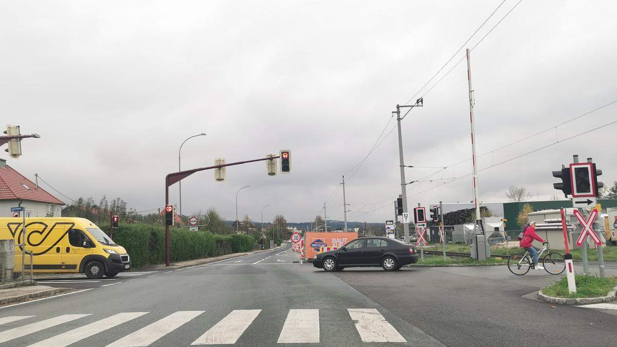 Die St. Stefaner Straße in Wolfsberg kann zwar Richtung Süden gefahren werden, baustellenbedingt seit Wochen stadteinwärts aber nicht