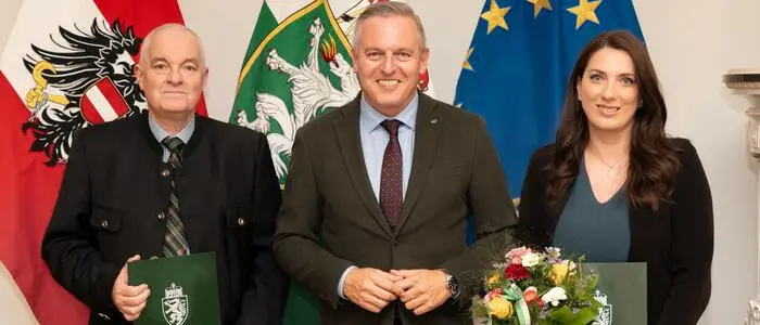 Bernhard Preiner (l.) und Sarah Kastner erhielten Dekrete von Mario Kunasek (Mitte)