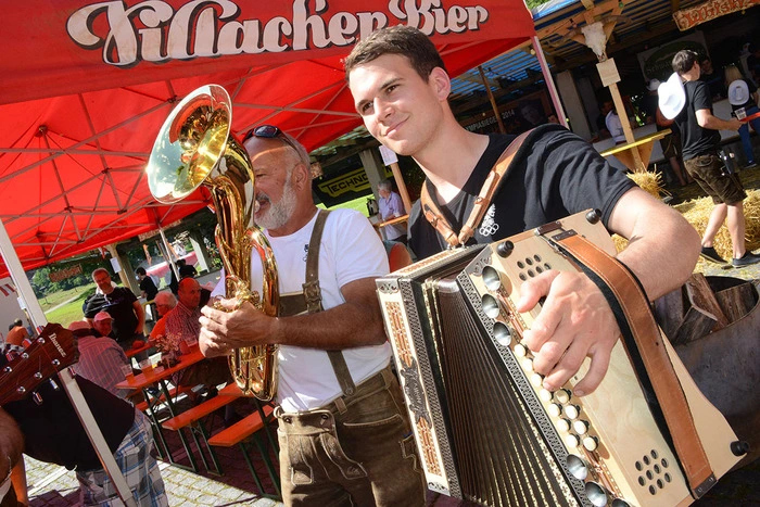 Die Olympiamusi spielte zum Fanclubfest auf.
