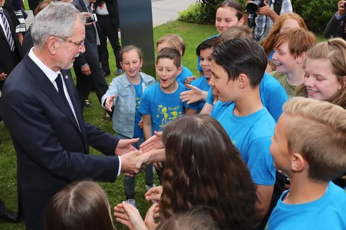 Keine Berührungsängste hatte Alexander van der Bellen.