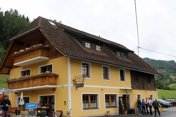 Bitte schon vormerken:
16.–24. August: 10. GULASCH am BERG
Sonntag, 17.8.: Frühschoppen mit „Die Zammreissa“ ab 11:30 Uhr
Wir freuen uns auf euch! Irmi & Karl Liebetegger mit Team.