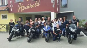 Mitglieder des Deaf Biker Vereins Hartberg und Kamerateam