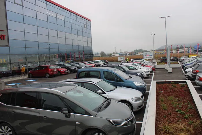 Innerhalb von einer knappen Stunde hat sich der Parkplatz restlos gefüllt.