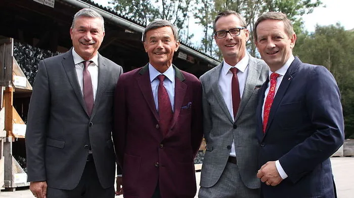 Bürgermeister Peter Stauber (links), Eigentümer Otwin Krampl, Geschäftsführer Günther Leopold und Landesrat Christian Benger
