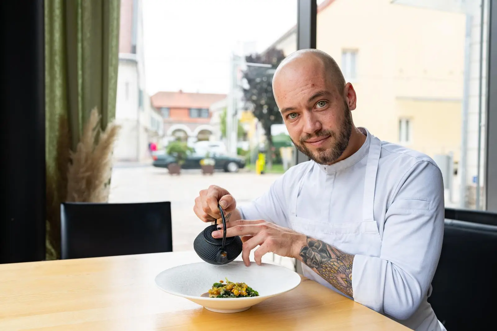 Seit 2019 hat Maximilian Grandtner die Küchenleitung in der "Mühle - Ein Schmuckstück" in Stainz, wo er mit 2 Hauben vom Gault Millau bewertet wurde