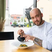 Seit 2019 hat Maximilian Grandtner die Küchenleitung in der "Mühle - Ein Schmuckstück" in Stainz, wo er mit 2 Hauben vom Gault Millau bewertet wurde