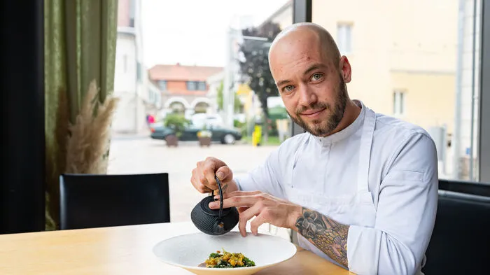 Seit 2019 hat Maximilian Grandtner die Küchenleitung in der "Mühle - Ein Schmuckstück" in Stainz, wo er mit 2 Hauben vom Gault Millau bewertet wurde