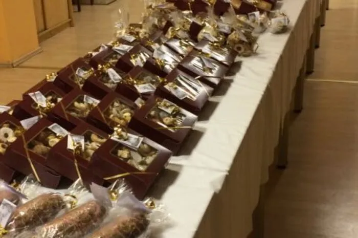 Der Erlös des Keksverkaufes auf der Adventfeier kommt karitiativen Zwecken zugute