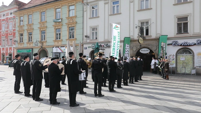 Zünftig wurden die Bergmännischen Brauchtumsfeierlichkeiten des Vereines Steirische Eisenstraße und der Brauerei Göss musikalisch begonnen.