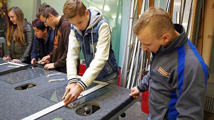 Die Schülerinnen und Schüler packten eifrig an