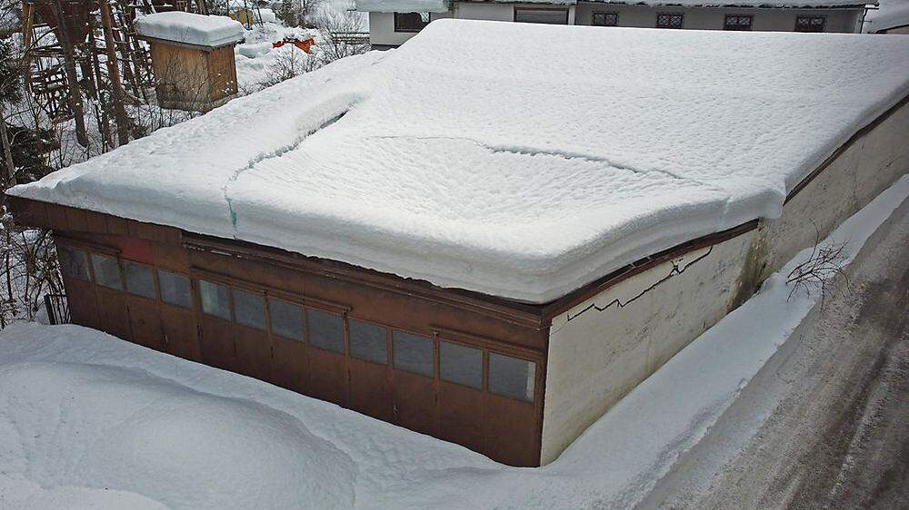 Das Dach hielt der Schneelast nicht mehr stand 