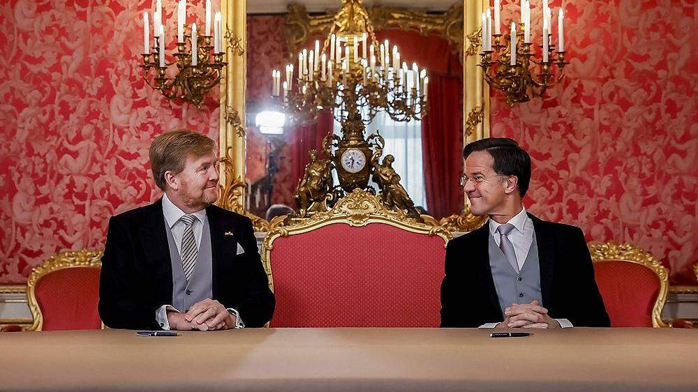 König Willem-Alexander und Premierminister Mark Rutte bei der Vereidigung.