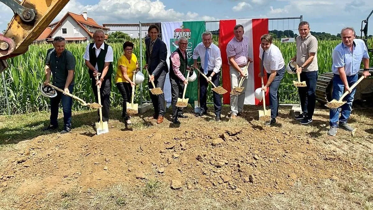 Vertreter der Politik waren beim Spatenstich zur neuen L208 geladen