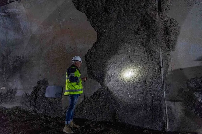 Zwei Monate lang soll gearbeitet, noch vor Weihnachten der Tunnel für den Verkehr freigegeben werden.