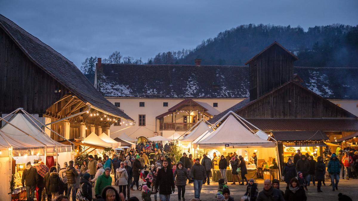 Der Winterzauber im Grottenhof ist jedes Jahr einen Besuch wert