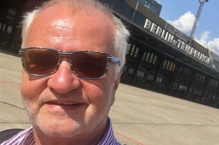 Stellen Sie sich bitte vor? Ich wohne in Bruck, bin AHS-Lehrer in Knittelfeld und ehrenamtlich bei der Stadtfeuerwehr Bruck tätig. Was gefällt Ihnen an Ihrer Gemeinde? Ich bin gerne Brucker, obwohl ich auch ein Weltreisender bin. Bruck ist eine liebenswerte Stadt im Herzen der Steiermark, hat eine städtische Infrastruktur, aber auch Natur und viele Freizeitmöglichkeiten. Was würden Sie als Bürgermeister ändern? Ich würde mich bemühen, Bruck als Zentralort zu erhalten und zu verbessern. Dazu gehört euch eine Belebung der Innenstadt.