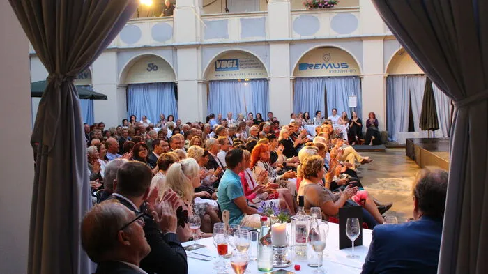 Klicken Sie sich durch die Fotos der Premiere der Schlossfestspiele Piber mit dem Stück "Der Bürger als Edelmann".