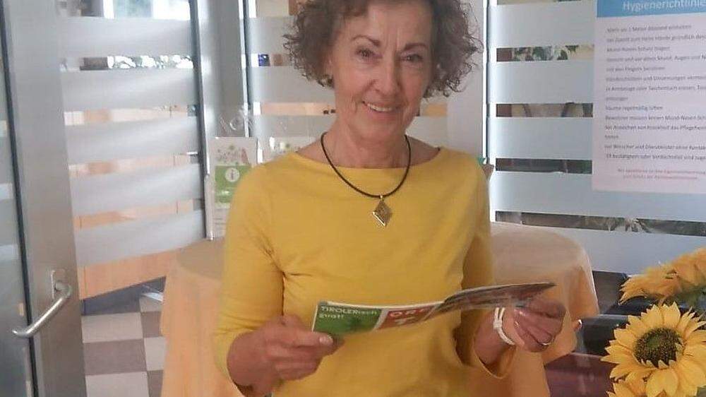 Brigitta Altenweisl (71) teilt ihre Leidenschaft fürs Singen im Wohn- und Pflegeheim Lienz