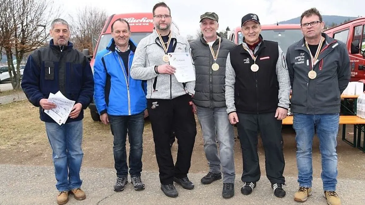 Kommandant der Feuerwehr St. Donat, Manfred Elsbacher (Zweiter von links) mit den Siegern