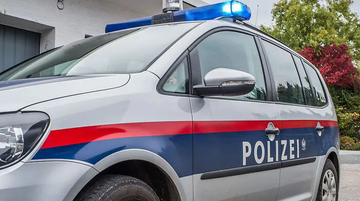 Die Polizei ermittelt in einem Einbruchsfall (Sujet)