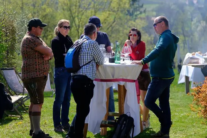 Shuttlebusse brachten die Gäste bequem und unkompliziert von Weingut zu Weingut
