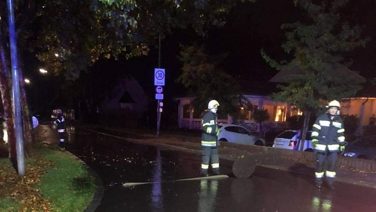 Einsatz wegen überfluteter Fahrbahn