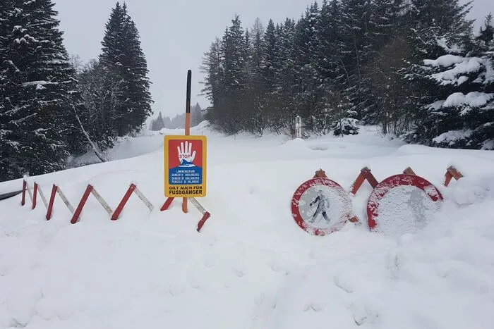 Noch immer gilt akute Lawinengefahr.