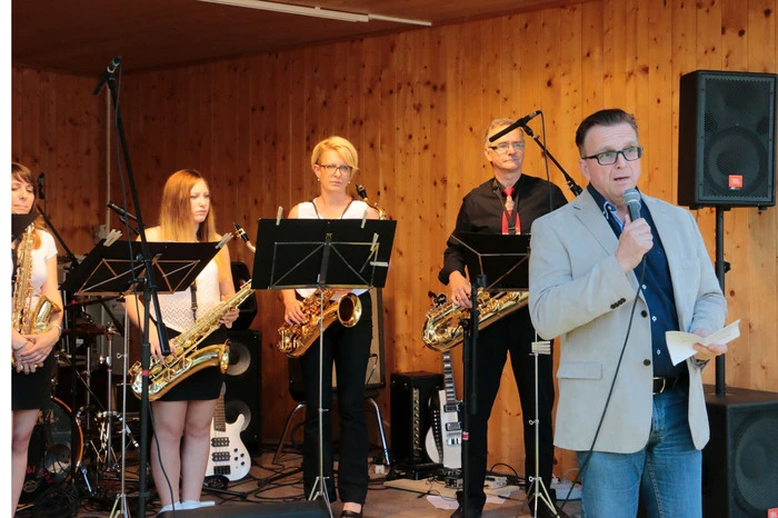 Ein war Sommerabend wie er im Bilderbuche steht. Eine große Besucherschar stellte sich ein, als Bürgermeister Helmut Linhart den Kultursommer 2016 eröffnete. Die Rock Band und Formationen der Big Band der Musikschule Köflach begeisterten das Publikum.